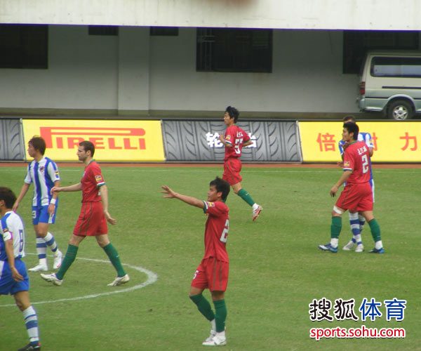  斯佩齐亚定位球战术奏效，弱旅化身巨人杀手  